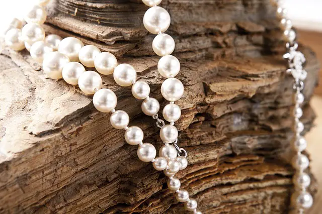how to clean pearls