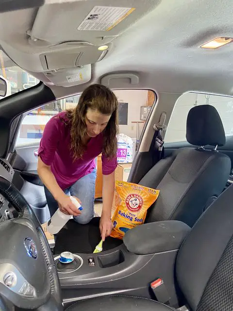 Sara Anne using vinegar and baking soda to clean her car seats